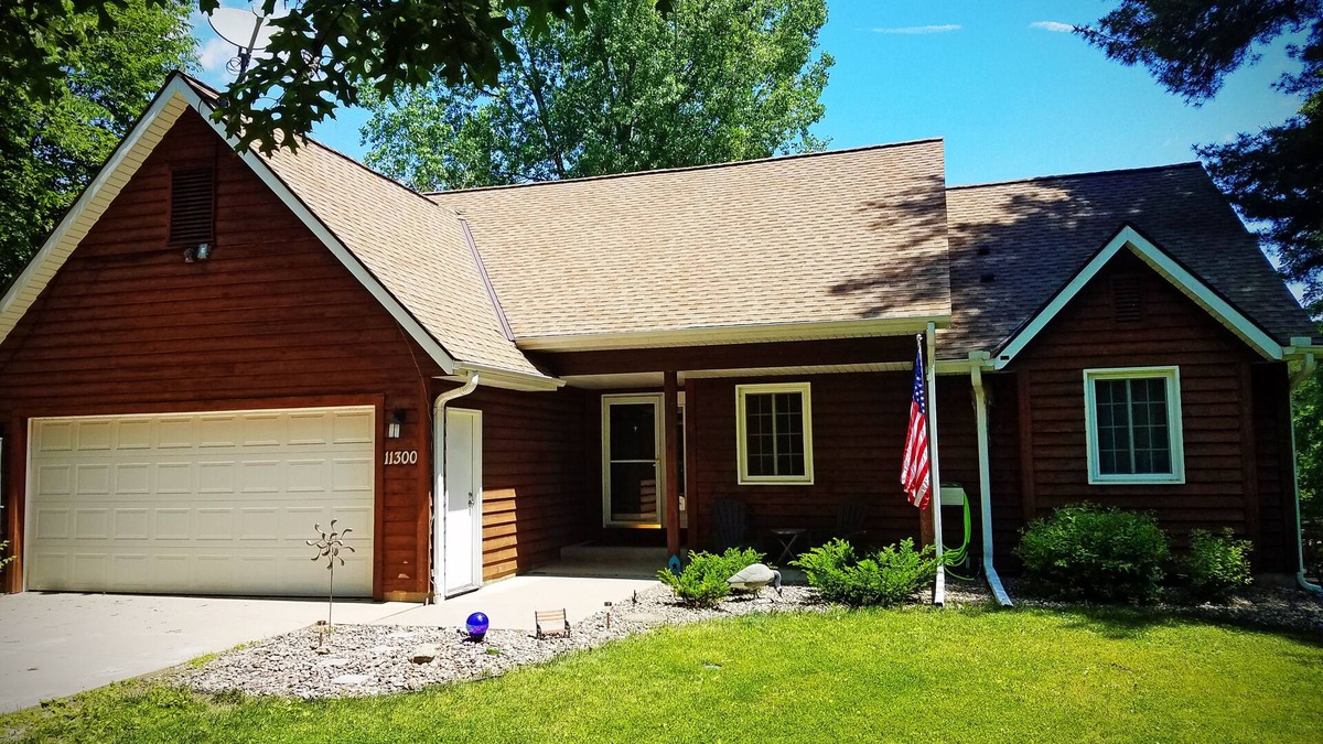 Rochester House | Scrapbooking/Vacation Retreat House Close To Mayo Clinic. Waterfront, peaceful!