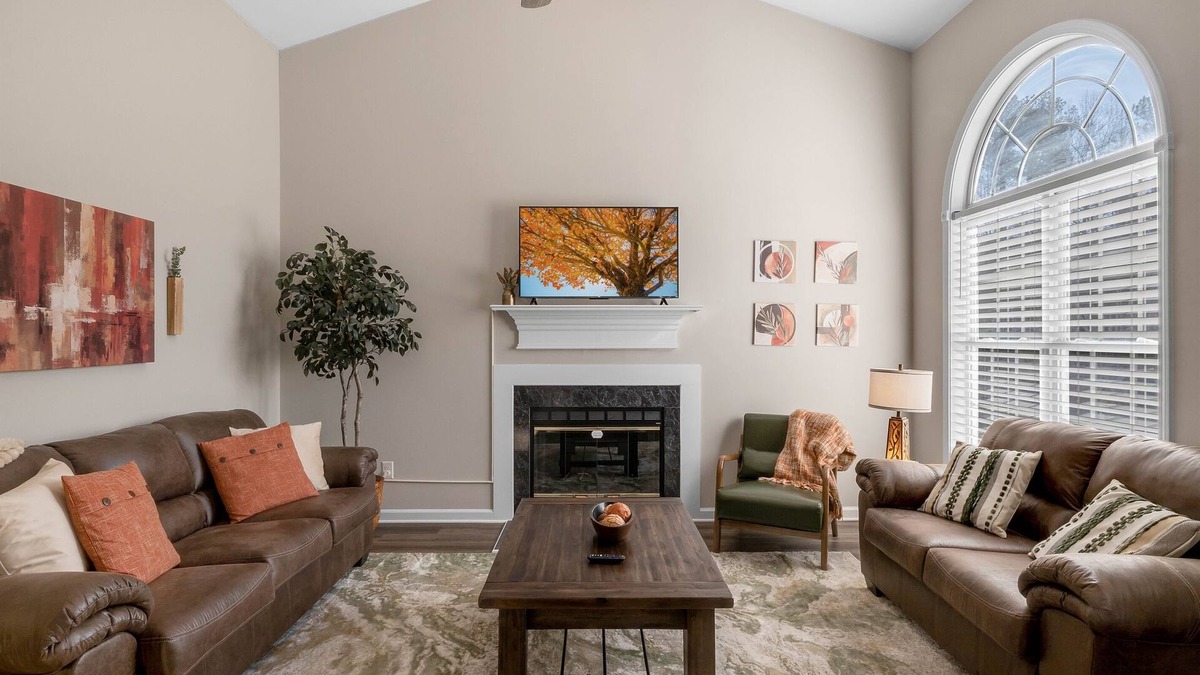Wake Forest House | Screened-In Porch | Pet Friendly | Adjustable King Beds
