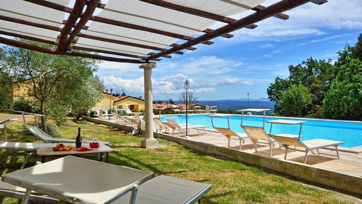 Monteverdi Marittimo Apartment | Sculture 3 - Holiday Rental with swimming pool on the Tuscan Coastline