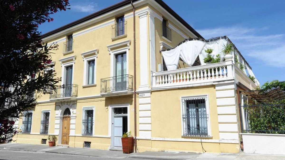 Vaccarizzo Albanese Bed & Breakfast | Scura palace home of the Scura family
