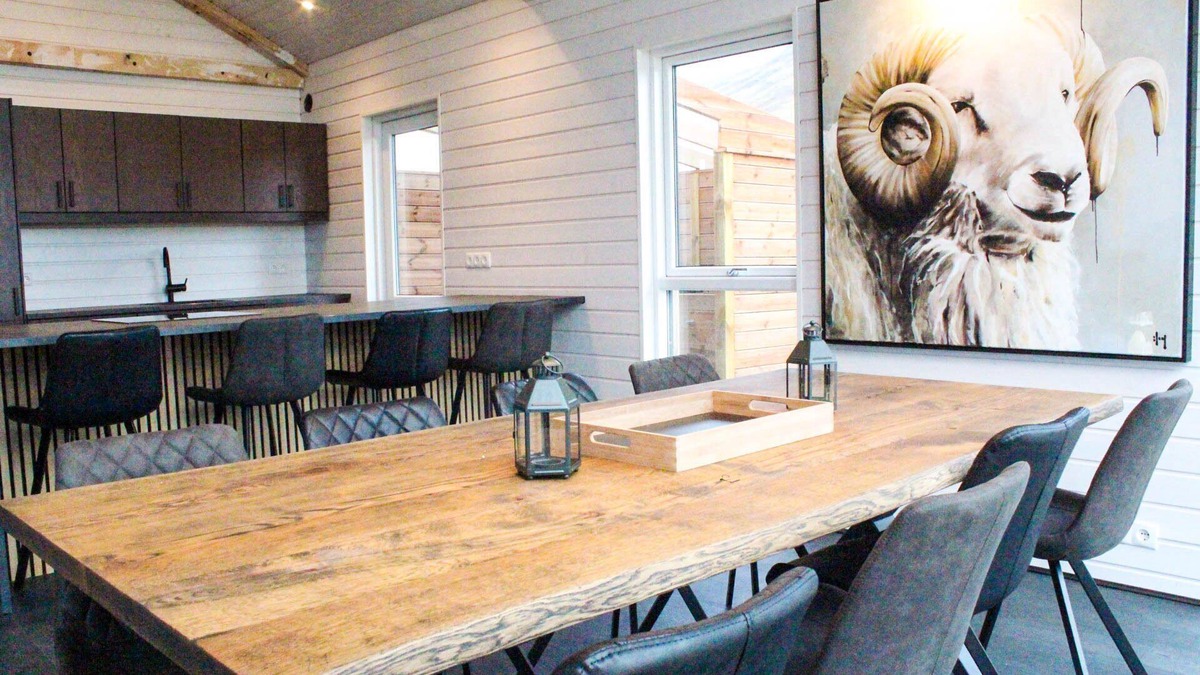 Selfoss Cabin | Sensational cabin with hot tub, sauna, fire place, 85" TV and magical views