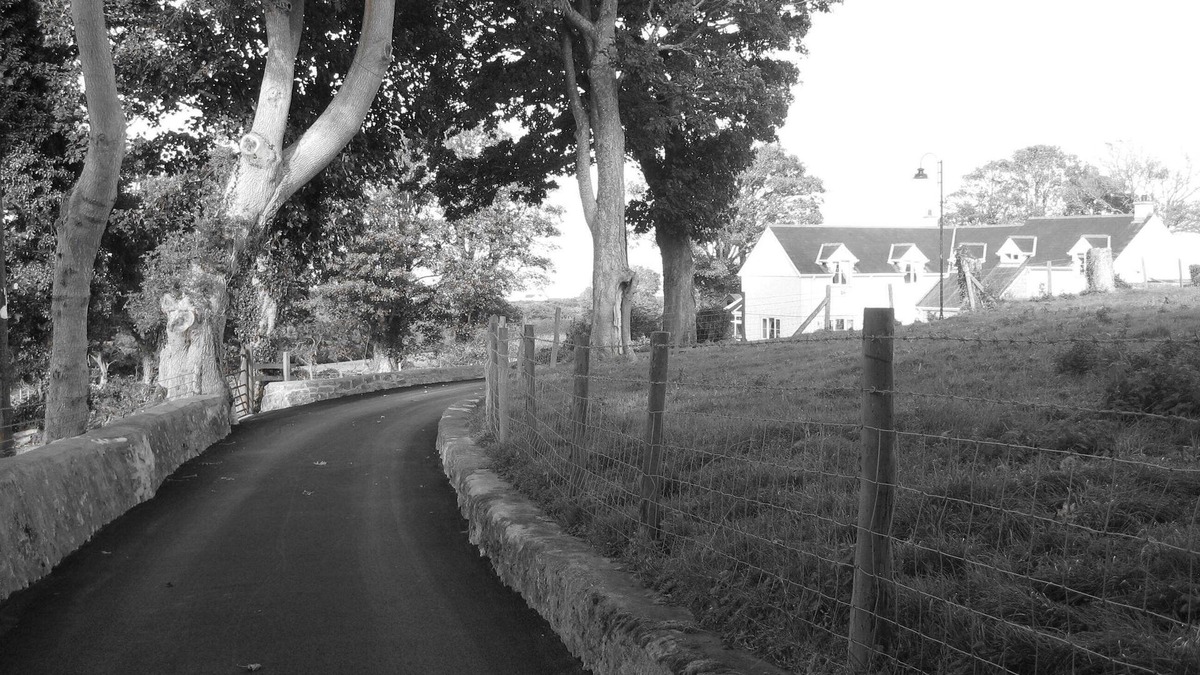 Moelfre Bed & Breakfast | Sea and Countryside Views 15 minute wall to LLigwy Beach and the Coastel paths.