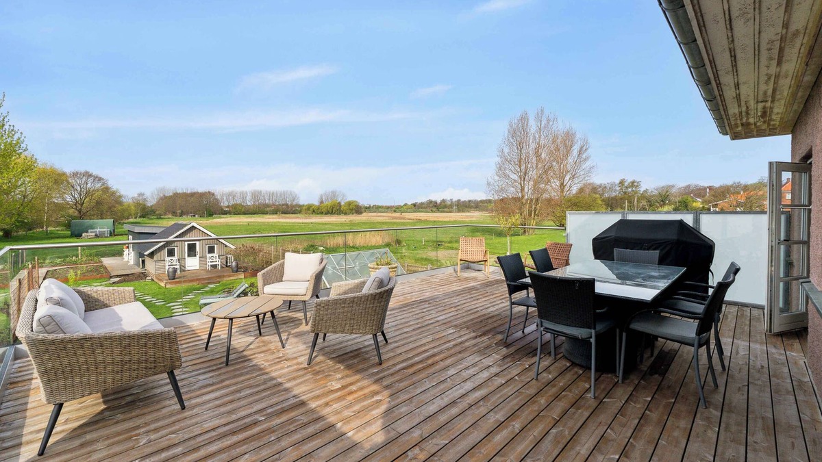 Nyborg Cottage | Sea and meadow views – space and calm