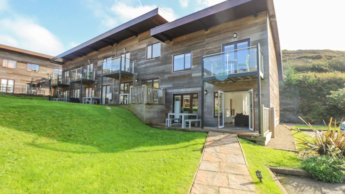 Porthtowan Cottage | SEA BREEZE 17 GANNEL, pet friendly, with a garden in Porthtowan