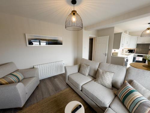 Drumacrin Apartment | Sea Breeze 2 Bedroom Luxury Apartment - Beach Views