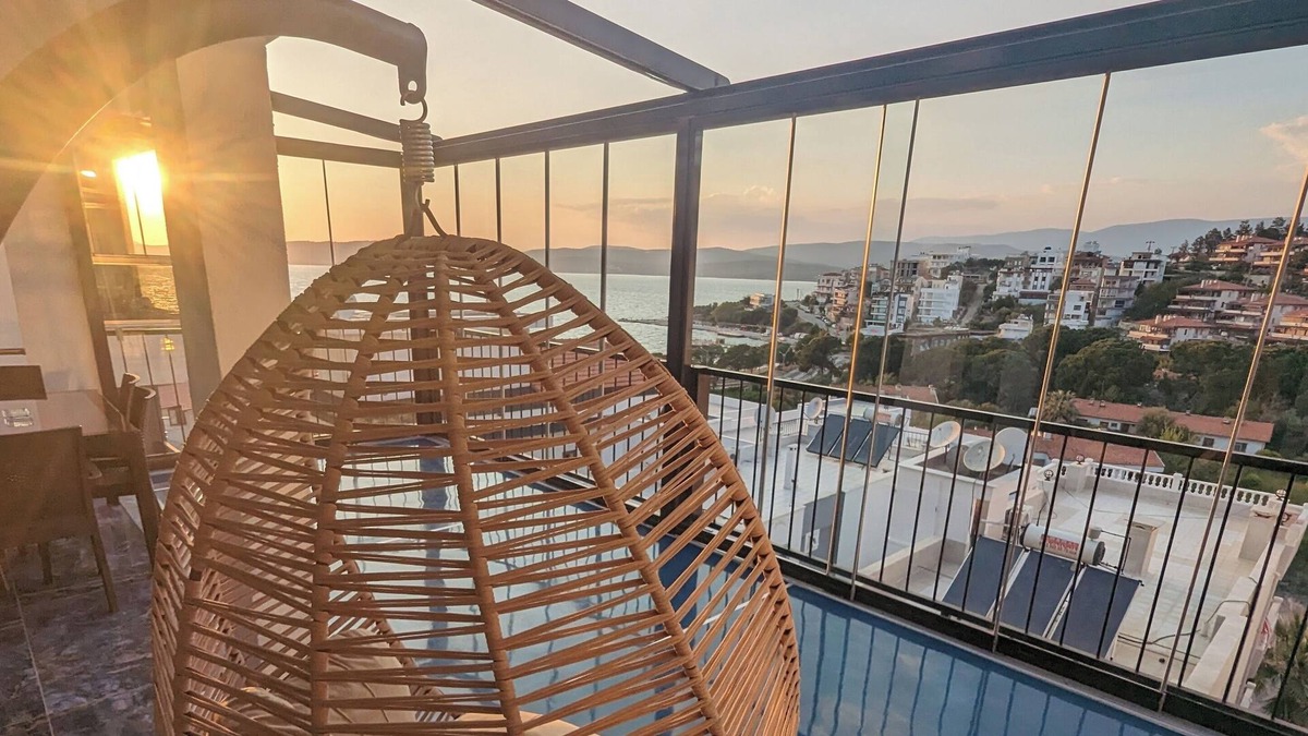Gulluk Apartment | Sea Breeze Apartment is Situated 5km From Bodrum-milas Airport & 5mins to Beach