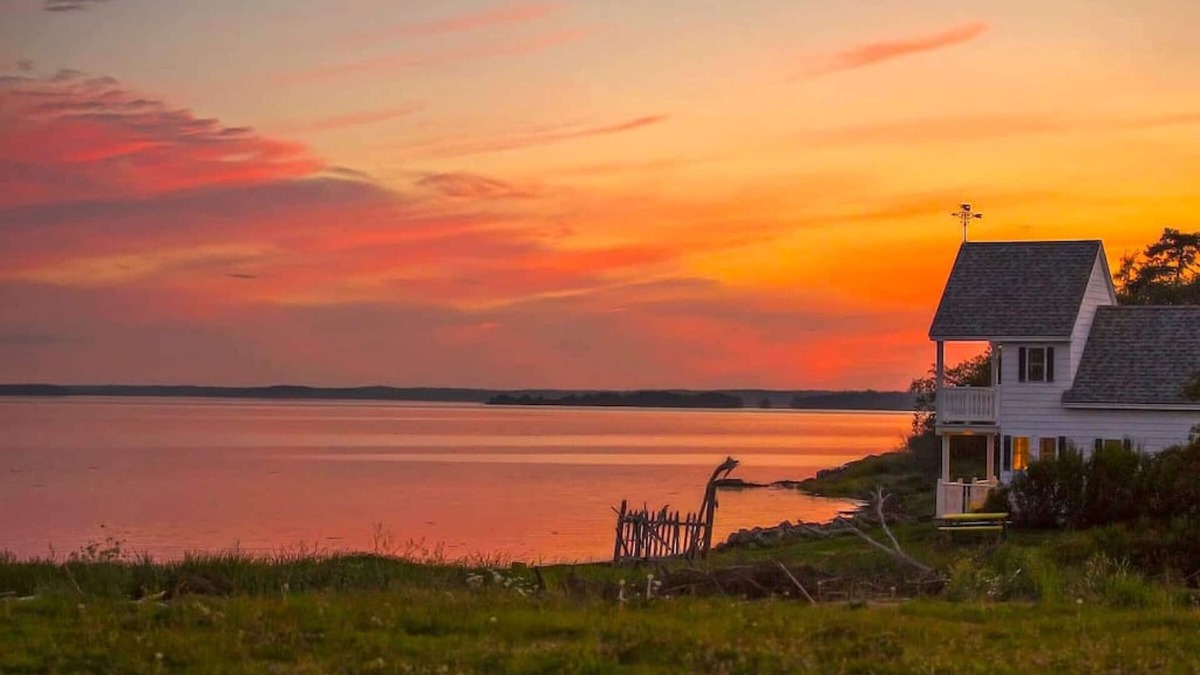 Eastport House | Sea-Breeze Cottage perched on the edge of the bay.