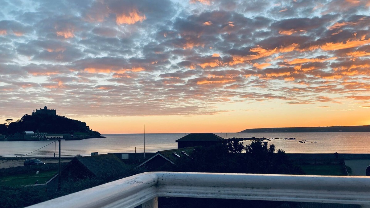 Marazion Cottage | SEA BREEZE, country holiday cottage in Marazion