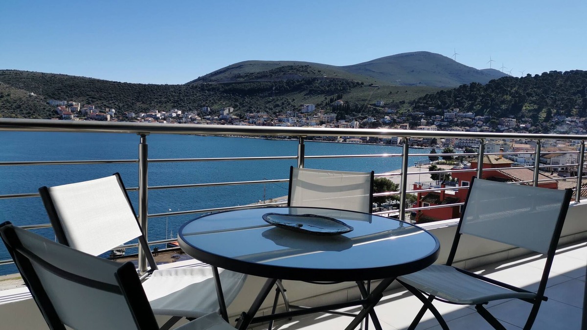Amfilochia Condo | Sea breeze holiday apartment