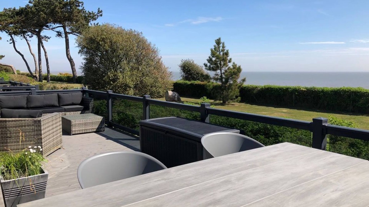 Leiston Apartment | Sea Breeze - sleeps 6 guests in 3 bedrooms