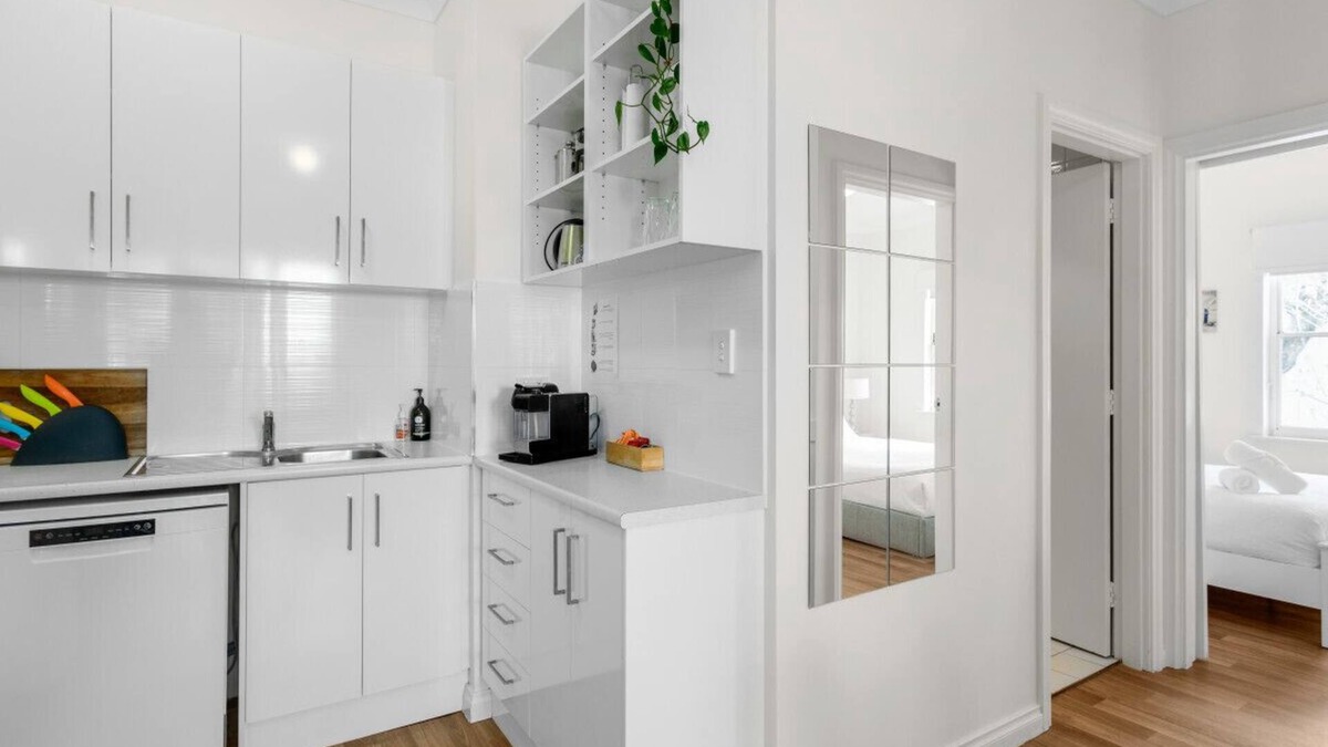 Victor Harbor Apartment | SEA BREEZE @ Smugglers Inn self contained apartment