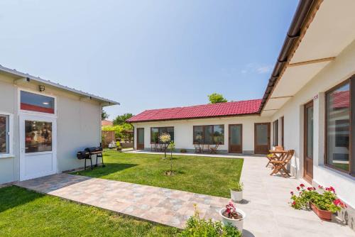Ezerets House | Sea Breeze Vacation House I BBQ & Jacuzzi