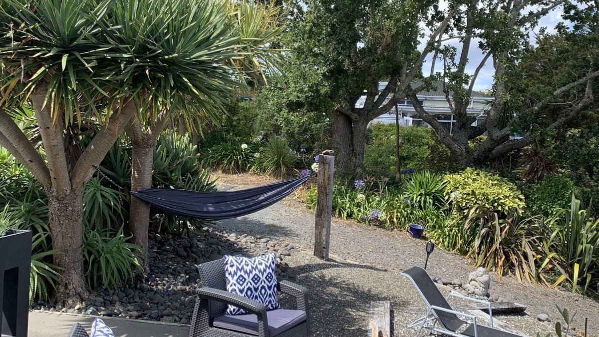 Onerahi Apartment | Sea, bush and gardens surround Mason Lane Apartment