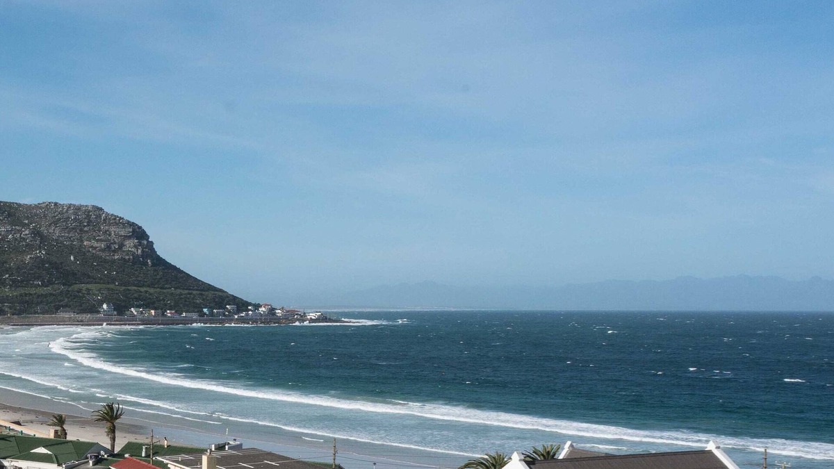 Fish Hoek Apartment | Sea Cottage - Quarterdeck - Spectacular sea views - close to beach, restaurants.