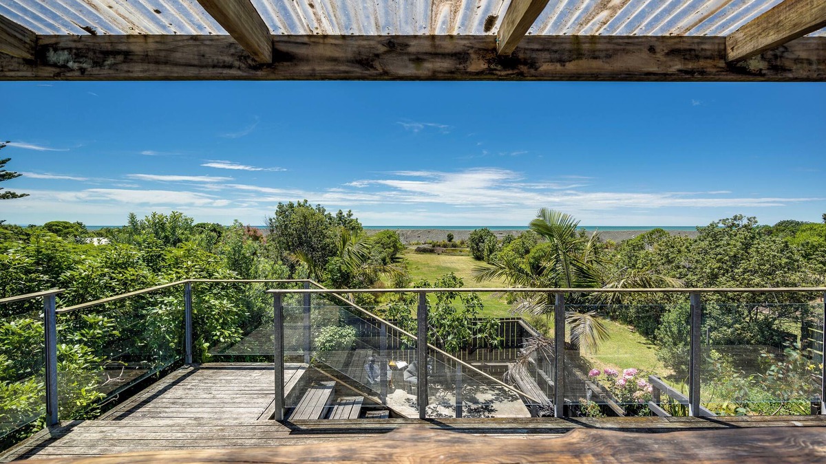 Haumoana House | Sea Deck Haven - Hastings Holiday Home