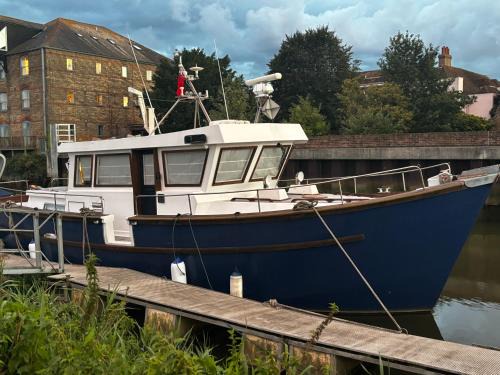 Sandwich Boat Rental | Sea Dream 42ft Beautiful 2 bedroom boat