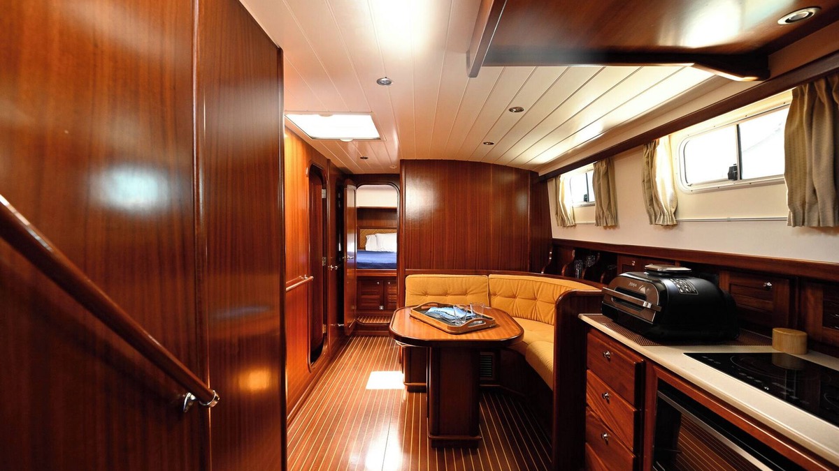 Nassau Boat Rental | 'Sea Dream"nLuxurious 3-bedroom yacht with fitness room and AC in amazing Nassau