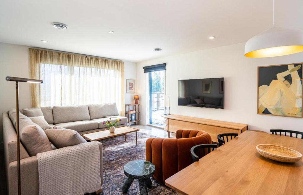Revelstoke Apartment | Sea Eagles Landing by Revelstoke Vacations