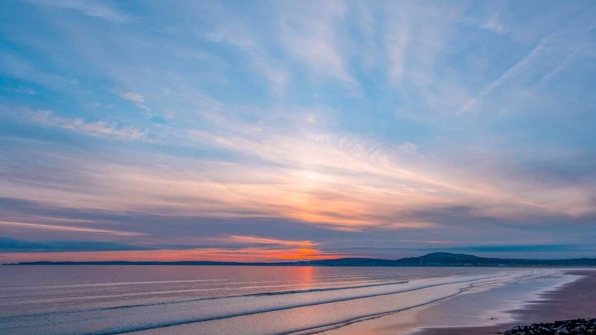 Port Talbot House | Sea Escape spacious contemporary townhouse 1 minute from a sandy beach