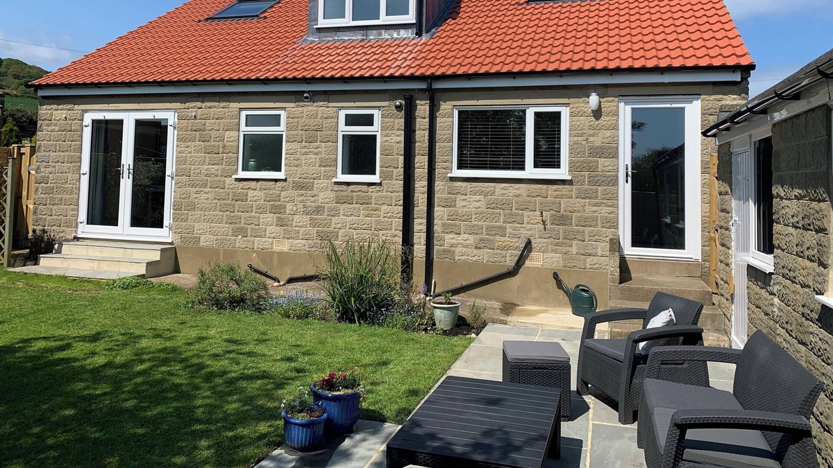 Fylingthorpe Cottage | Sea Fern Cottage - Walking Distance to the Beach!