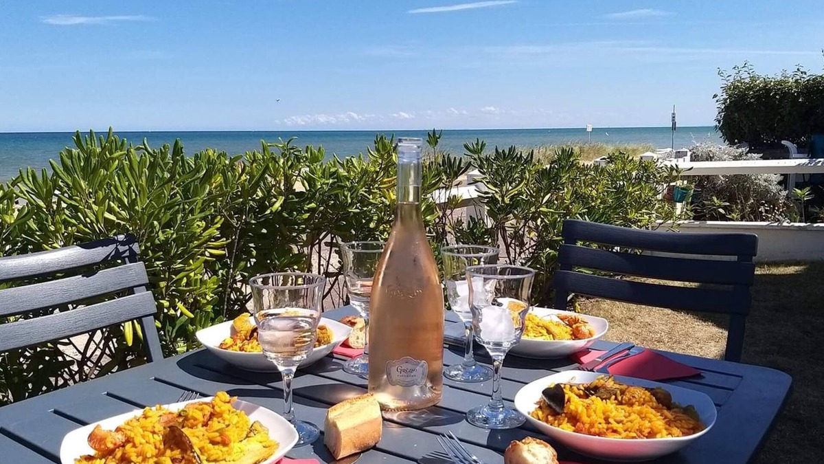 Bernieres-sur-Mer Apartment | Sea front apartment on the ground floor, direct access to the beach