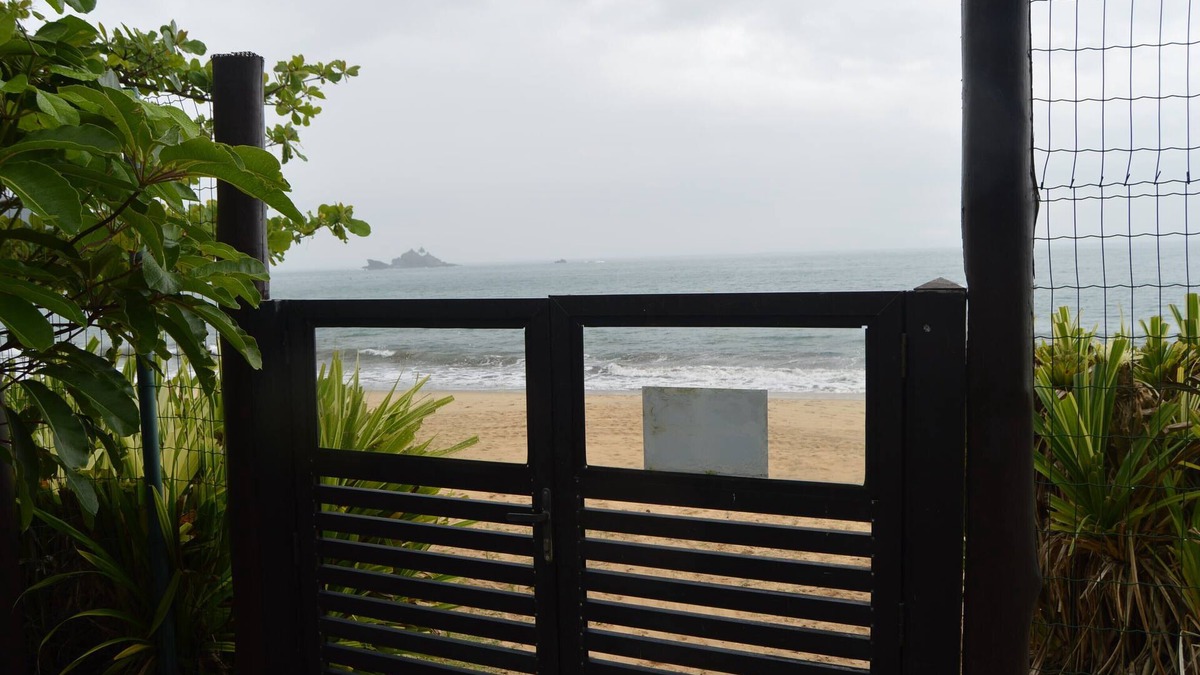 Praia do Toque-Toque Pequeno House | Sea Front Condominium House - 5 Suites with Air - High Standard