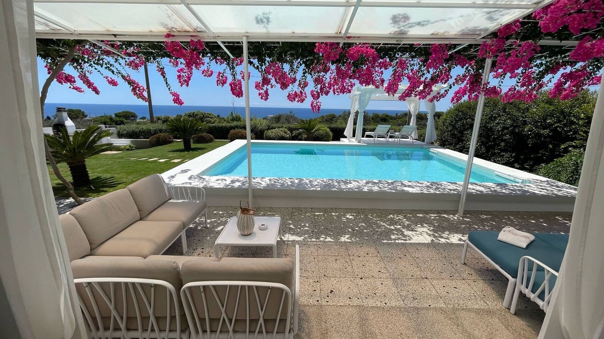 Marina di Felloniche Villa | Sea Front Villa with Private Pool - Free WiFi