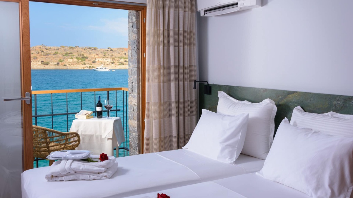 Plaka Villa | Sea Front Villa in Plaka