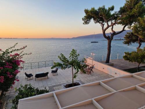 Isthmia House | Sea Front Villa near Athens