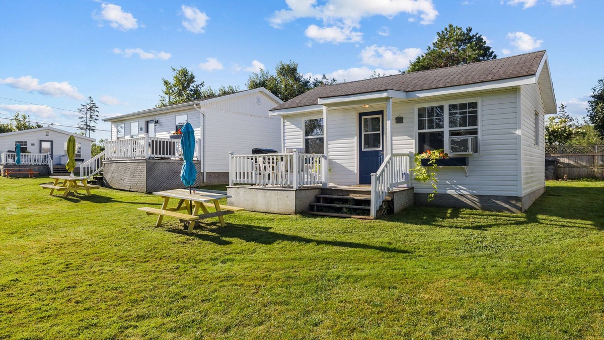 York Cottage | Sea Glass, 2 BRs, Living, Kitchen & a Patio