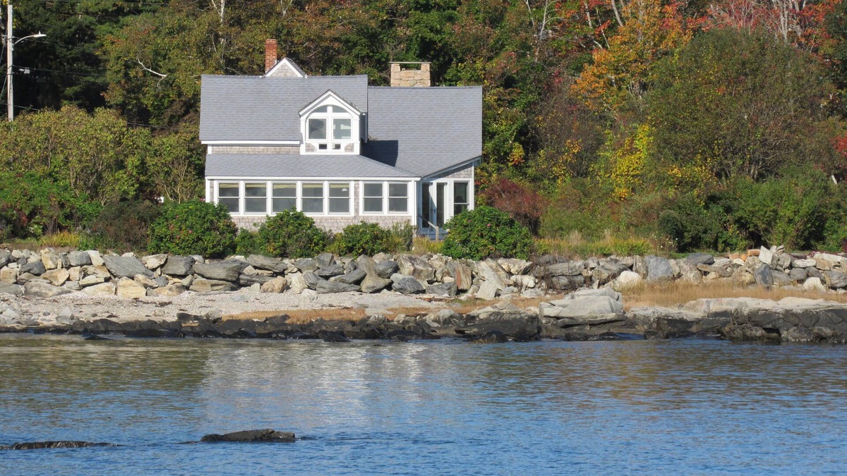 Peaks Island House | Sea Glass - Peaks Island oceanfront cottage with stunning views for 7 people!