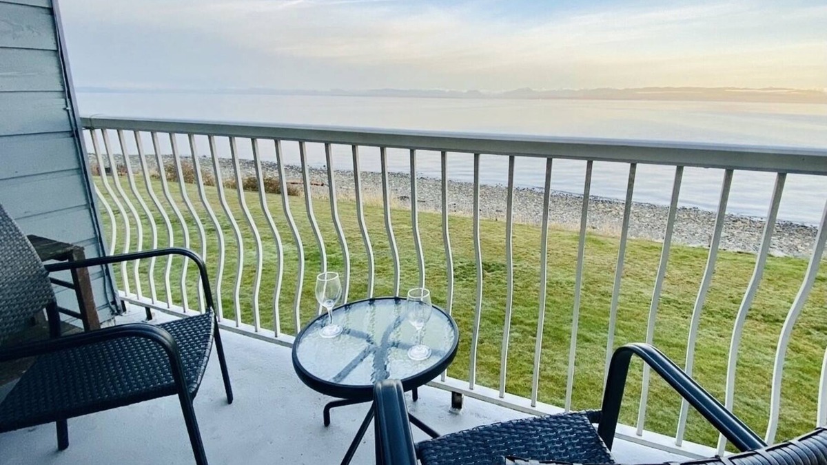 Courtenay Condo | Sea Haven on Bates Beach