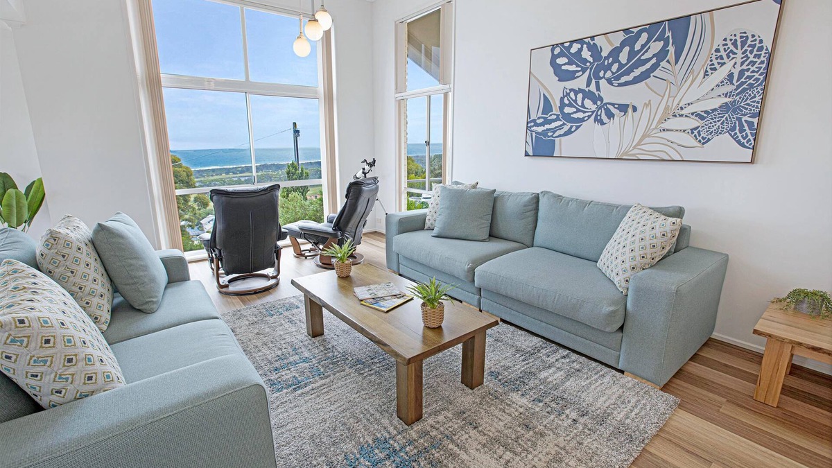 Lakes Entrance House | Sea Haven - Perfect for large families, with a great ocean view