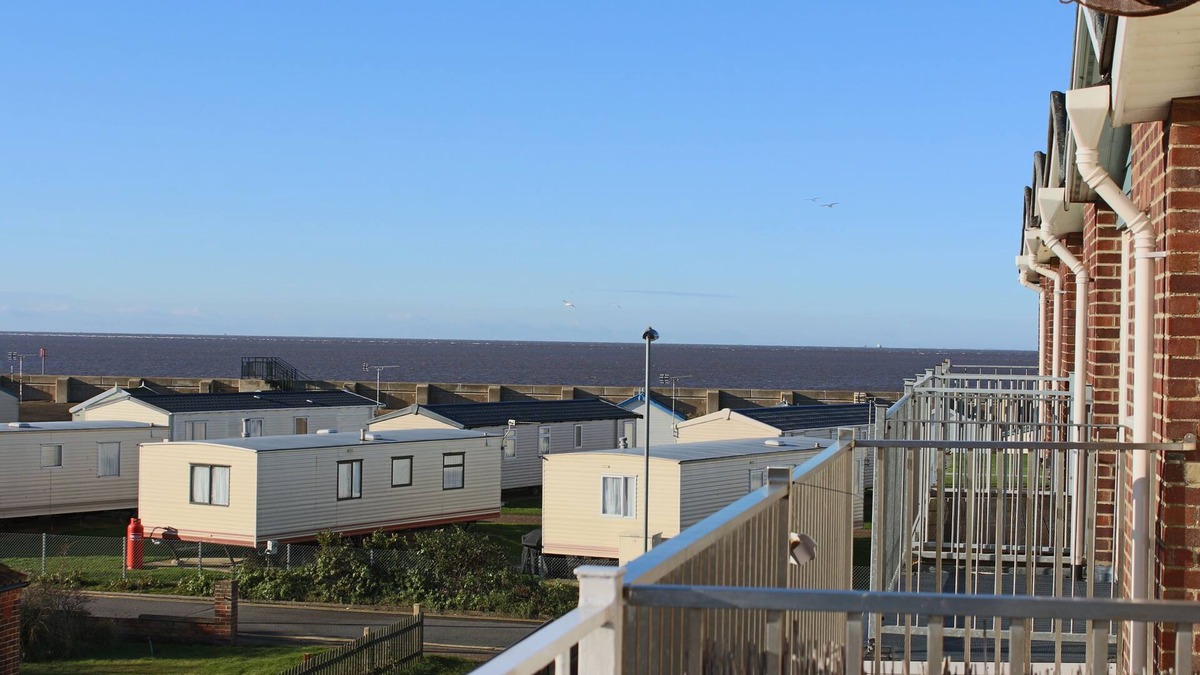 Hunstanton House | Sea Holly, 3 bedrooms, 2 bathrooms, open plan living area overlooking the sea.