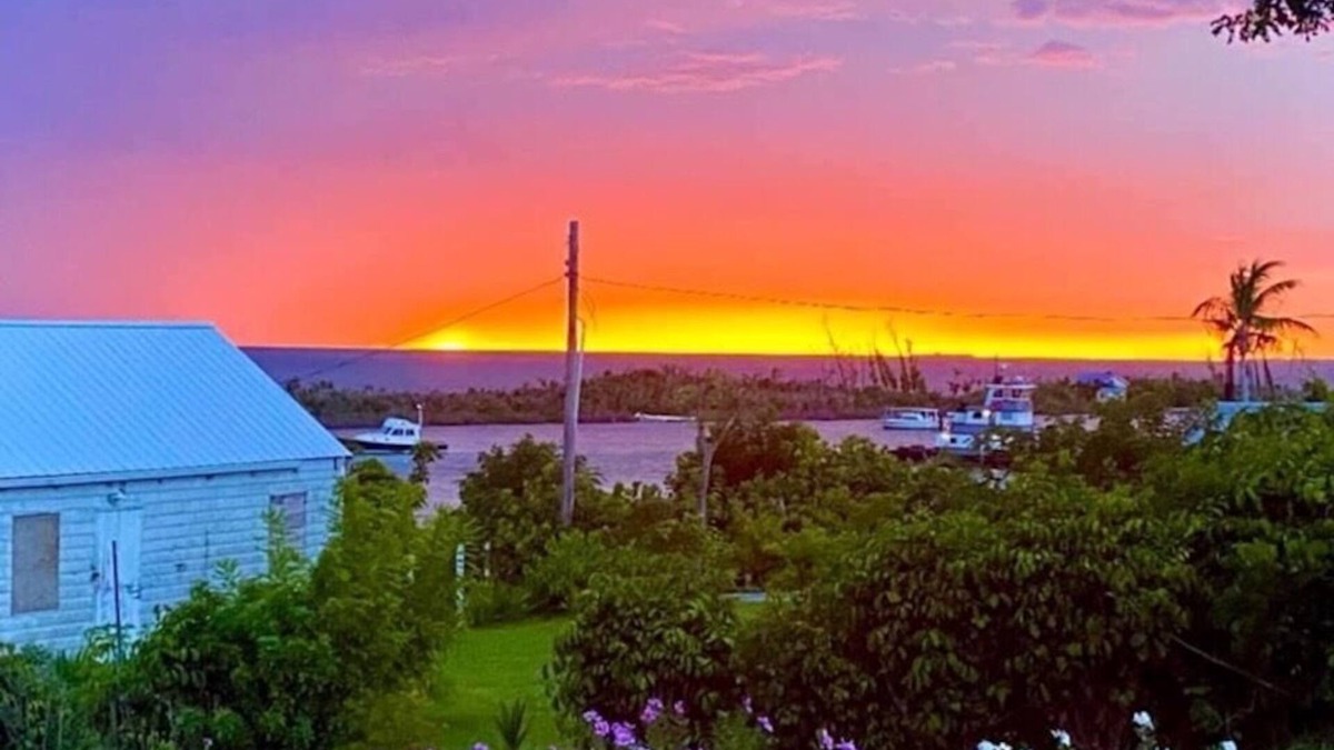 Man O War Cay House | Sea Hope Man O War Cay: Tropical Paradise Just Minutes Walk from the Beach!