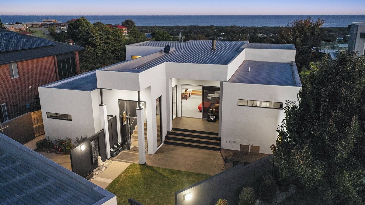 Lakes Entrance House | Sea Lakes Vista - Your Luxurious Lakes Entrance Retreat