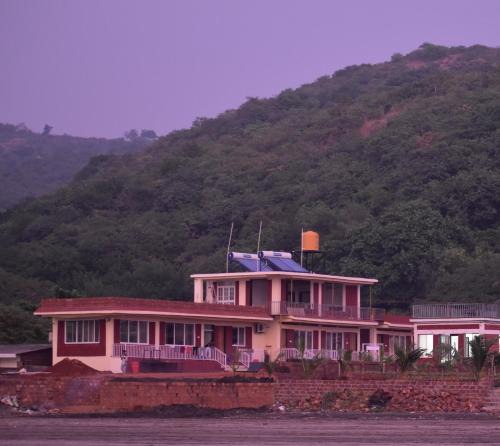 Murud-Harnai Hotel | SEA LUXE Beach Resort