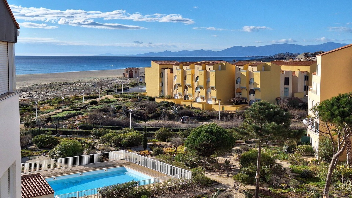 Port Leucate Apartment | Sea/mountain/park view, direct beach access, parking, very quiet.