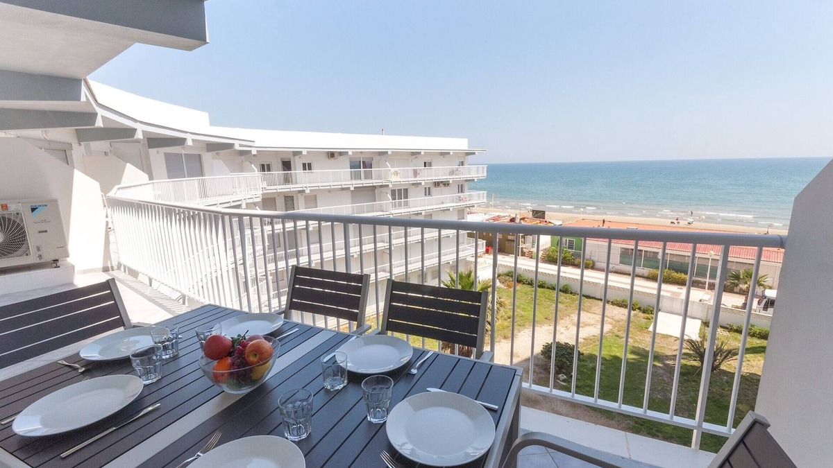 Daimuz House | SEA PEARL - Apartment with sea views in Daimuz. Free WiFi