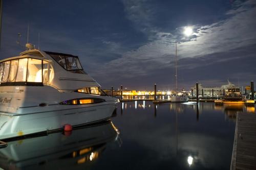 Thompson Square - Bunker Hill Boat Rental | Sea Pearl Boston Yacht