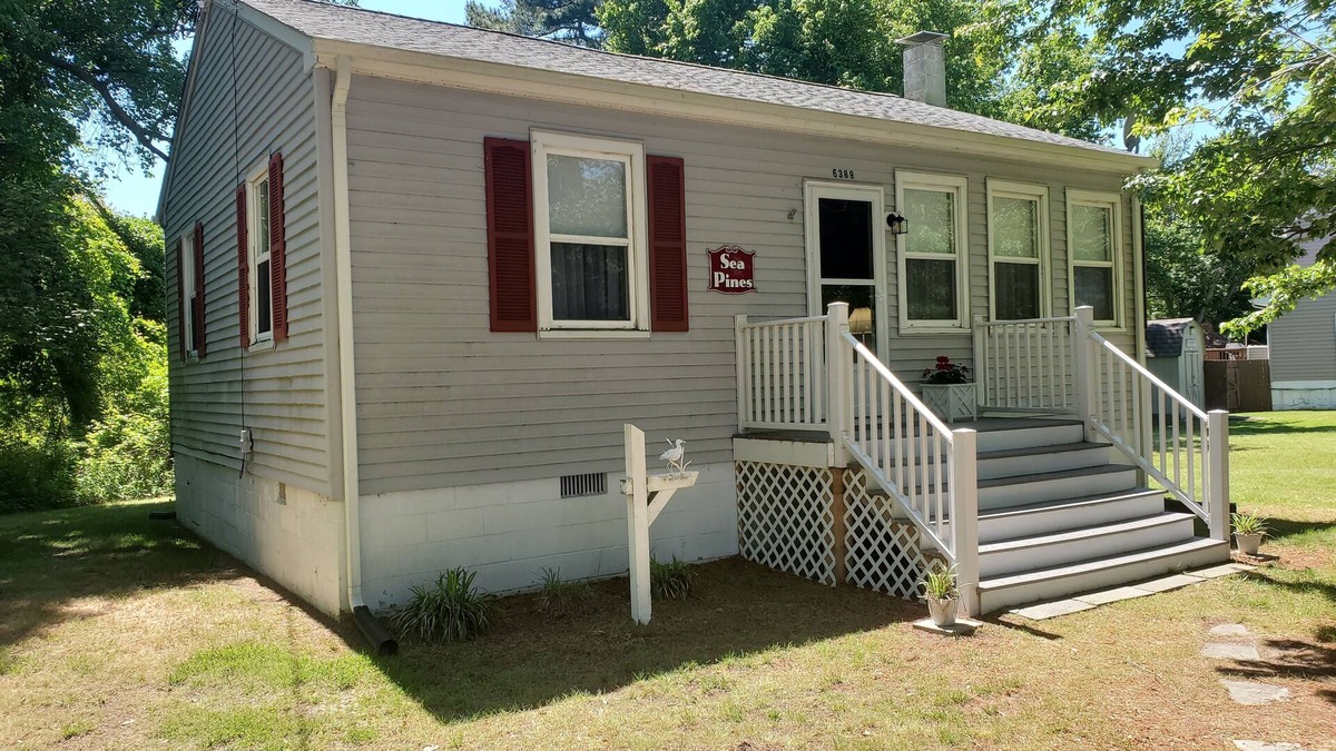 Deep Hole House | Sea Pines -2BR CLOSE TO SHOPPING,SCREENED PORCH, Linens and Towels Provided