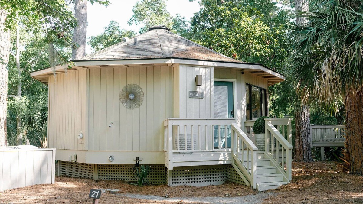 Oceanside House | Sea Pines cottage dream, 5-minute walk to beach, pool, pet friendly