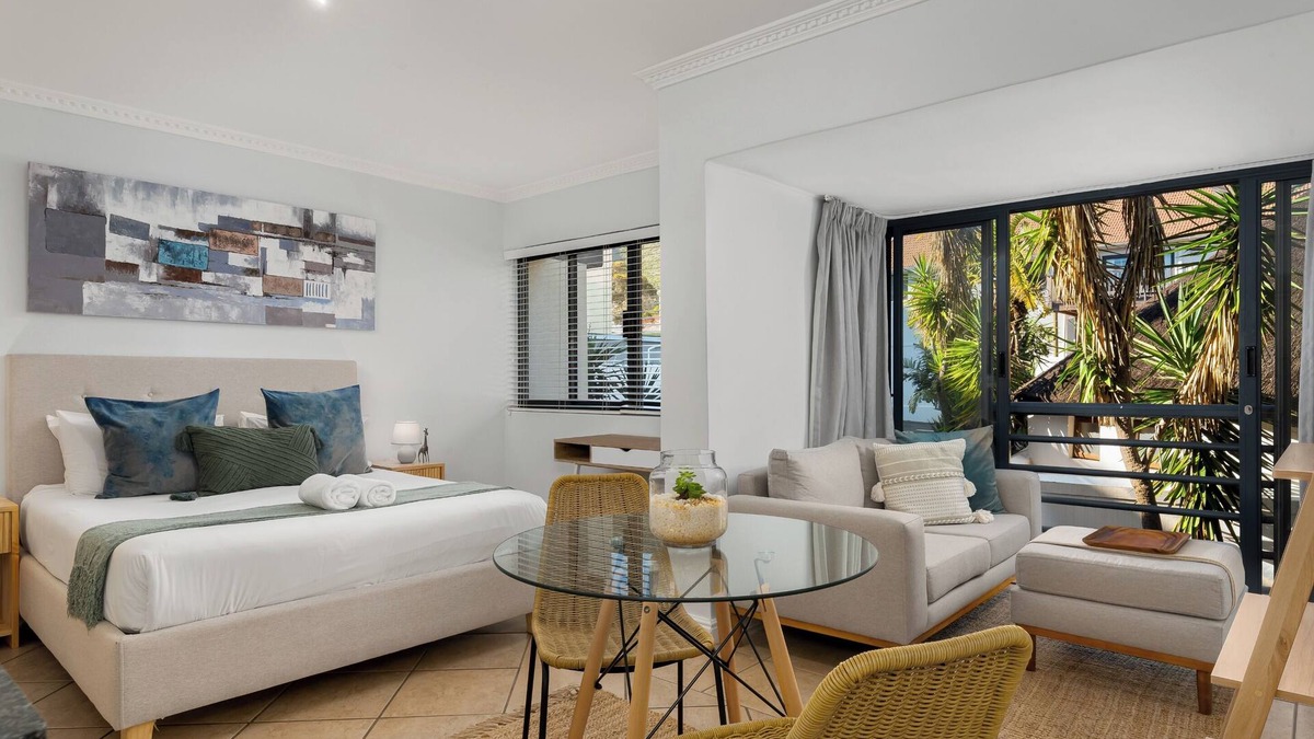 Sea Point Apartment | Sea Point Studio in Secure Complex