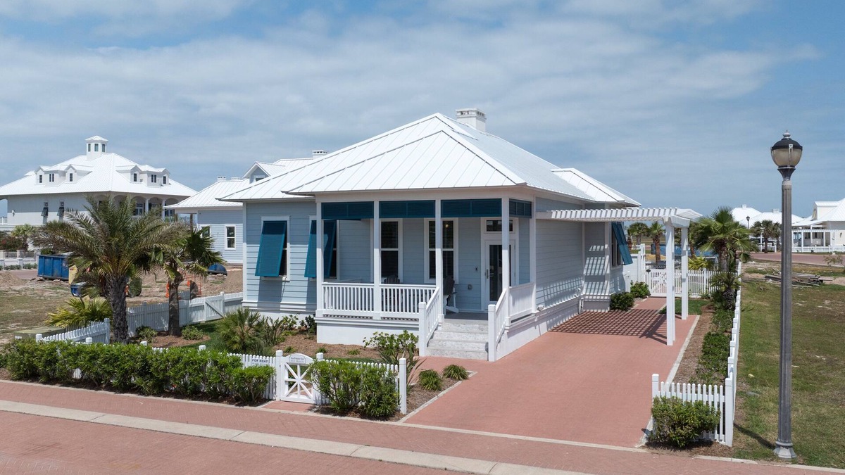 The Shores House | Sea Pointer New custom home at The Shores pool, just a short walk to the beach or bay!