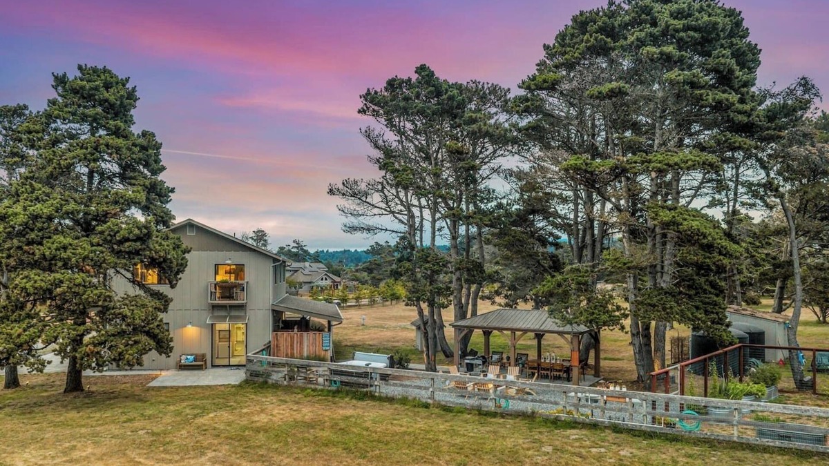 Cleone House | Sea Ranch in Fort Bragg w/Hot Tub & Game Room