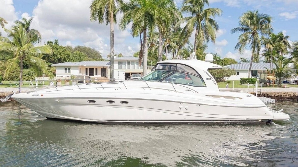 Seybold Boat Rental | Sea Ray 55 ft