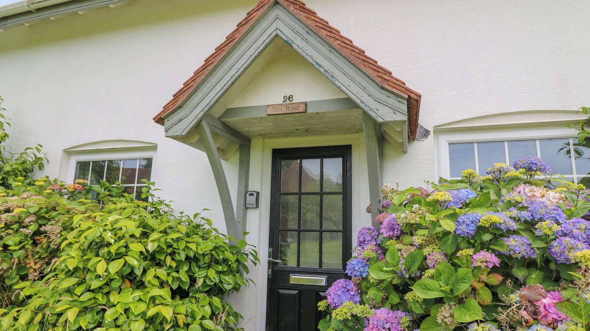 Aberporth Cottage | SEA ROSE, pet friendly, character holiday cottage in Aberporth
