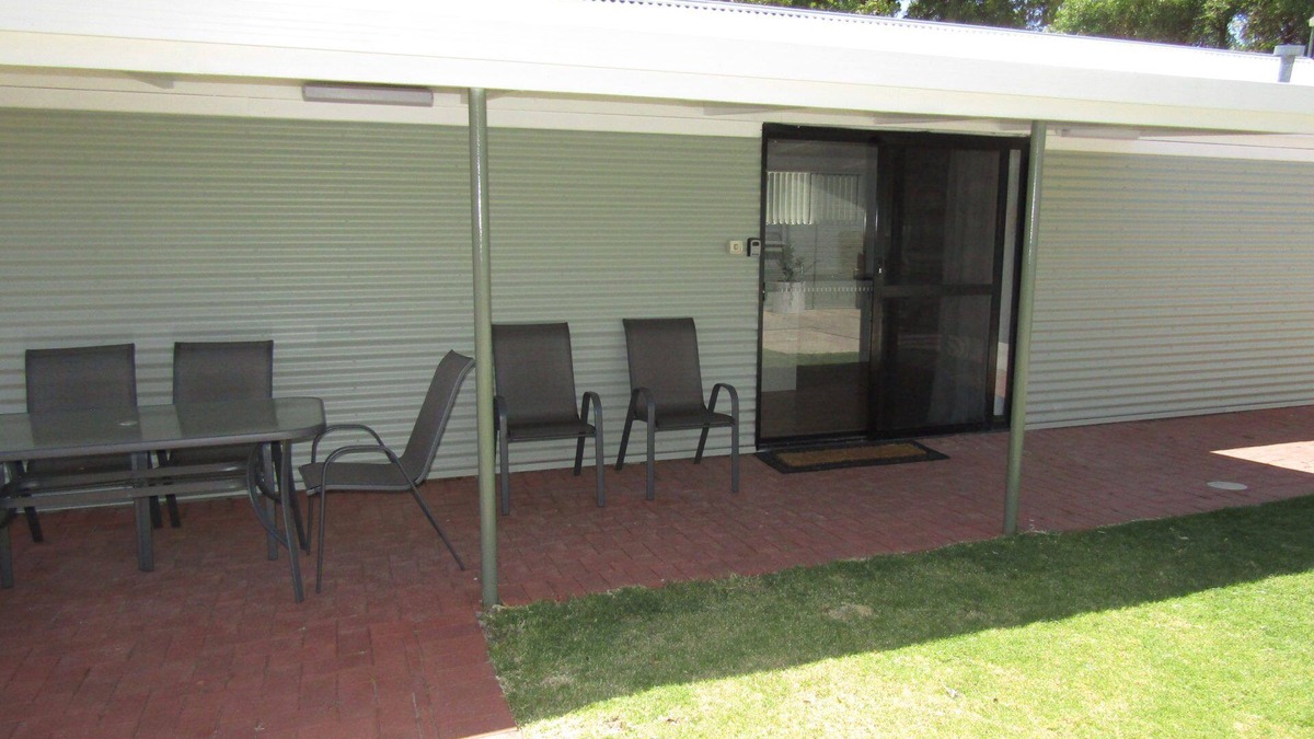 Dalrymple Apartment | Sea Salt Apartment 3 ~ Short walk to beach! Free WiFi! newly decorated!