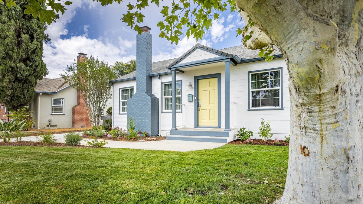 Riverside House | Sea Shells close to Downtown Riverside UCR CBU RC