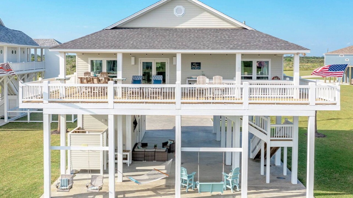 Galveston House | SEA SHIFT - Gorgeous, Gulf View - 3 Bedroom, Sleeps 9!